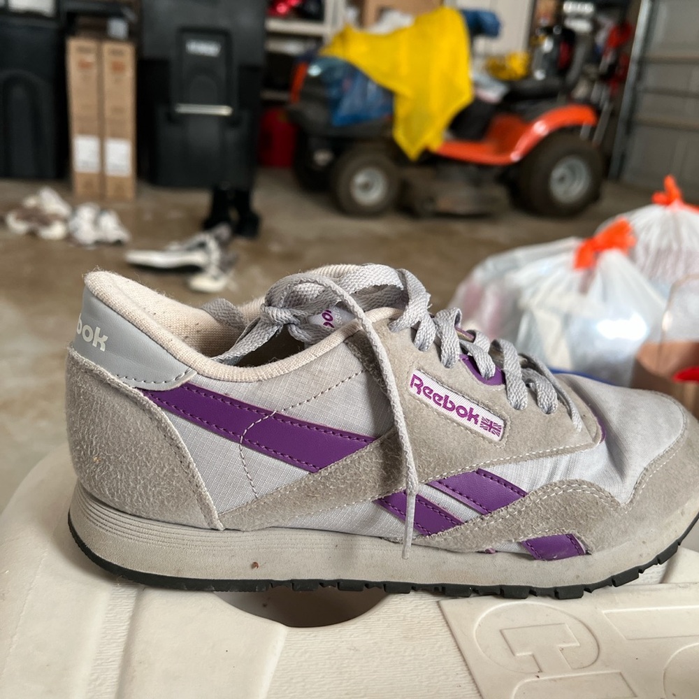 Pre loved Reeboks - Picture 2 of 3